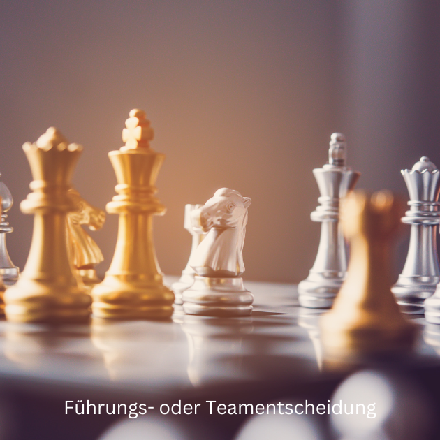 Führungskraft moderiert Teamentscheidung – Balance zwischen Mitbestimmung und Klarheit