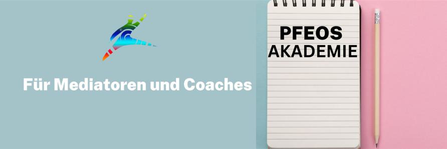 Notizblock mit der Aufschrift „PFEOS Akademie“ und Schriftzug „Für Mediatoren und Coaches“