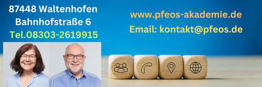 Kontaktdaten der PFEOS Akademie mit Symbolen für Kommunikation, Standort, Webseite und E-Mail, dazu Bilder von Gisela und Peter Krämer
