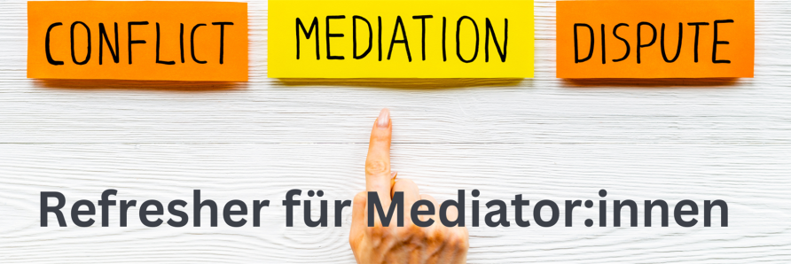 Hand zeigt auf das Wort „Mediation“ zwischen „Conflict“ und „Dispute“