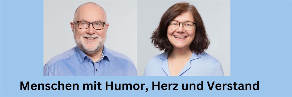 Porträt von Gisela und Peter Krämer, lächelnd vor hellem Hintergrund